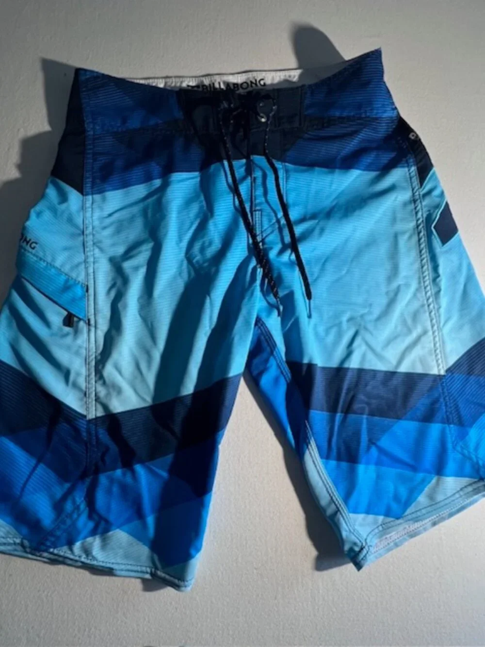 Billabong Platinum X board shorts vibrant blue‎ geometric pattern beach 28waist